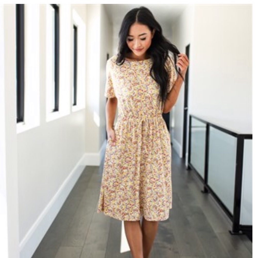 Dani Rae Silky tie pocket midi dress 👗